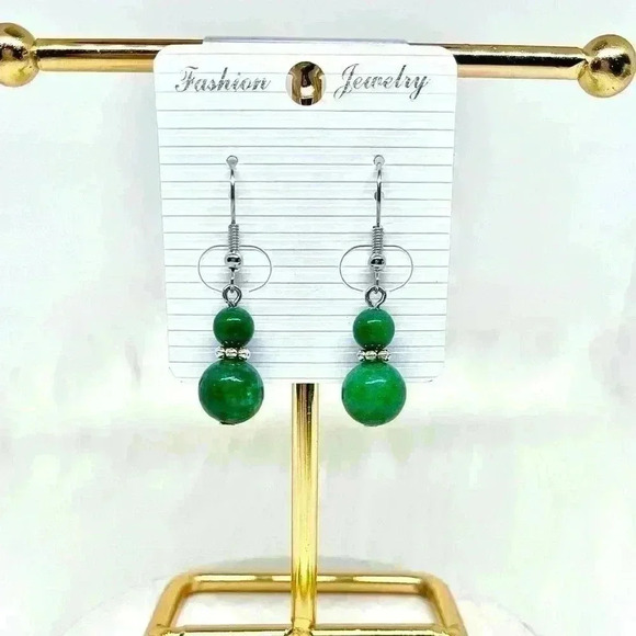 Simple Retro Gourd Shaped Earrings in Green - Picture 2 of 4